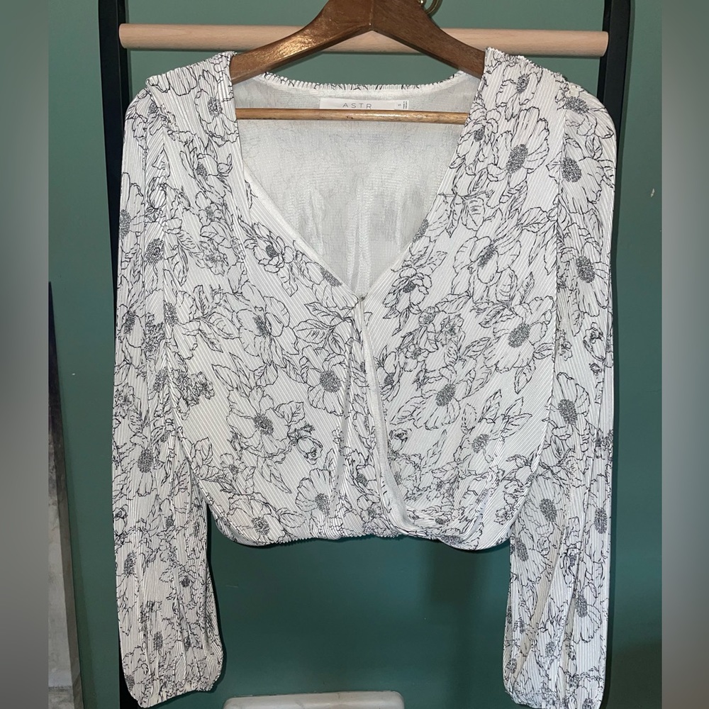 NWT ASTR Blouse